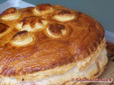Galette-des-rois-a-la-creme-de-pralines-roses.jpg