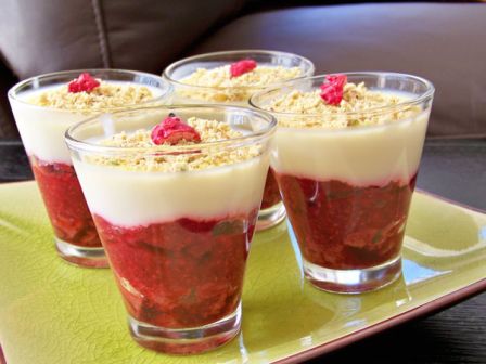Pannacotta-Framboises_-chocolat-blanc-et-speculos.jpg