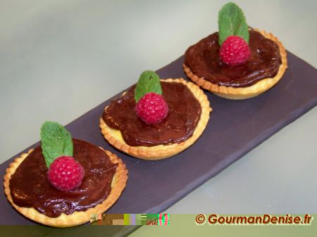 Tartelettes-amandes_-framboises-et-chocolat-7.jpg